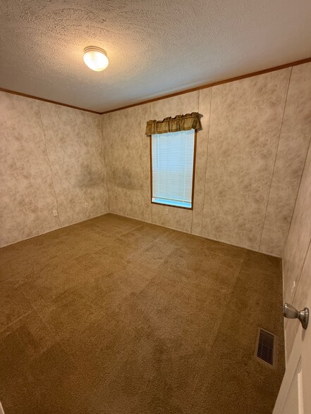 Building Photo - 518 S English Creek Rd