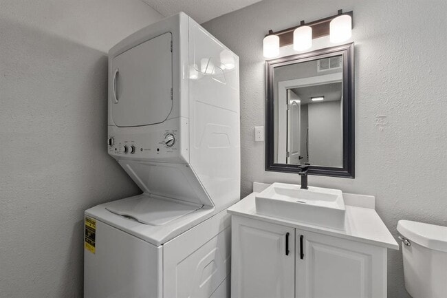 Building Photo - 1220 W Anderson Ln.