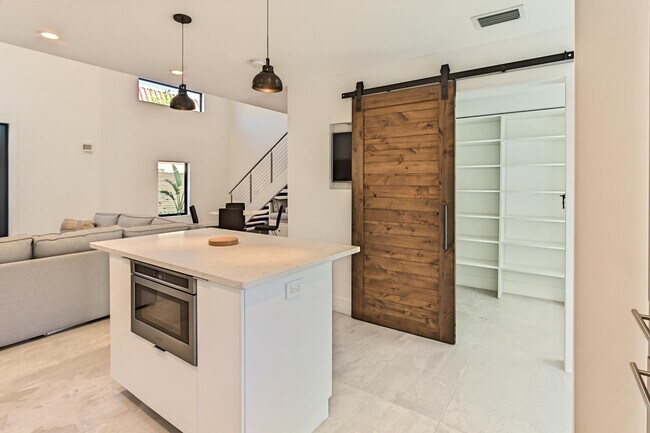 Building Photo - 1955 NE 4th St