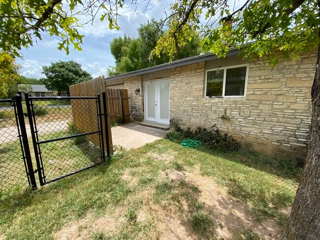 Building Photo - 12304 Willow Wild Dr