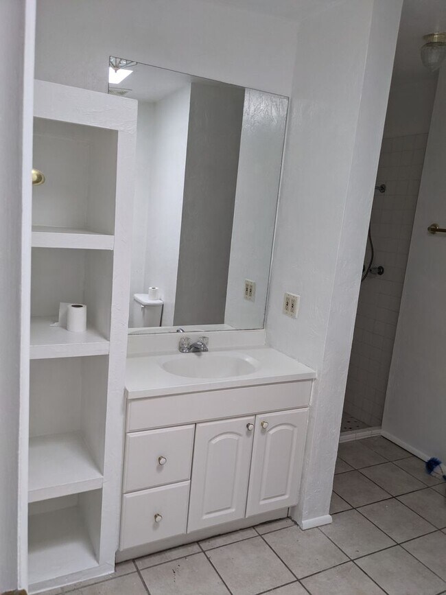 Building Photo - East Side Rental