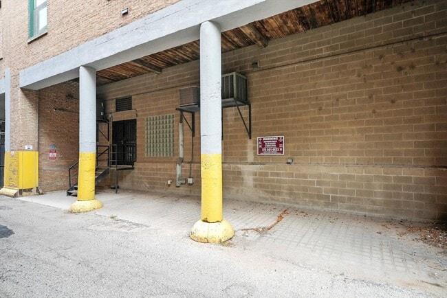 Building Photo - 1327 W Washington Blvd