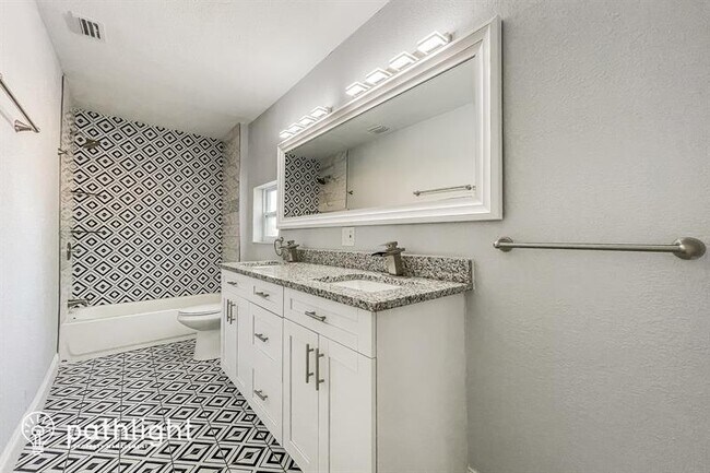 Building Photo - 2112 Timber Ln