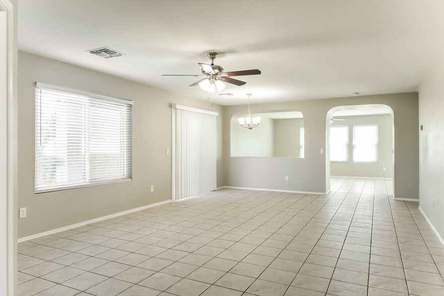 Building Photo - 10509 W Angels Ln