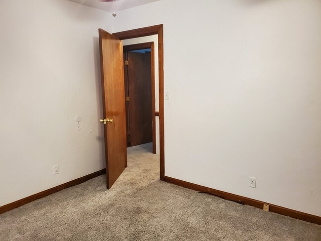 Building Photo - 231 Crescent Dr