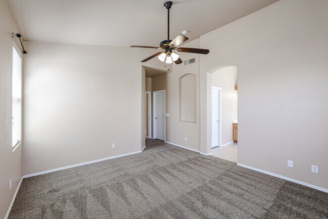 Building Photo - 4bed with pool