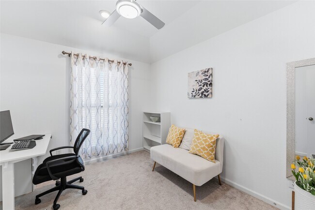 Building Photo - 30843 Boxwood Dr