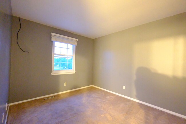 Building Photo - Lovely 3 BR/2 BA Townhome in Pasadena!