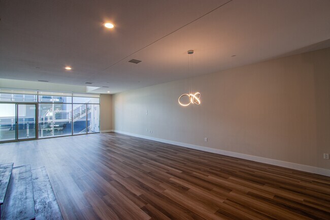 Building Photo - 8925 W Flamingo Rd