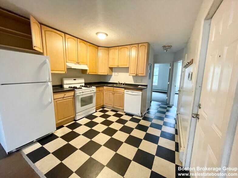 Building Photo - 90 Hammond St