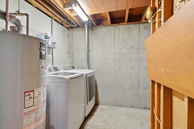 Building Photo - $2,795.95- 4 Bed, 2 Bath Home in Arvada with In-Unit Laundry and Fenced Yard!