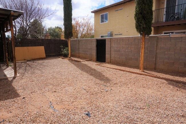 Building Photo - End Unit Ground level with large yard