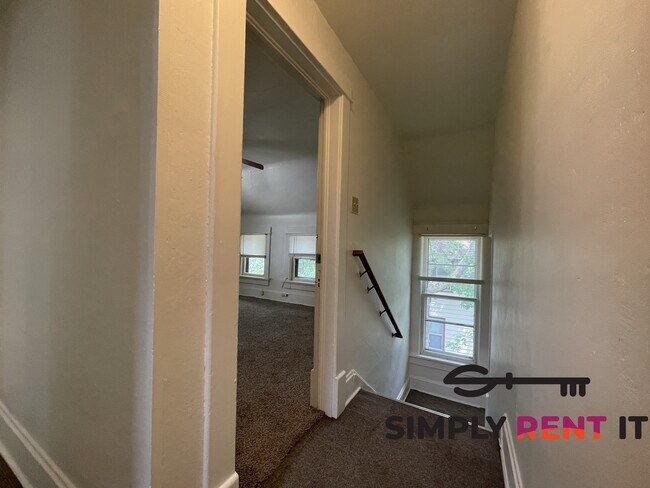 Building Photo - 6 Bed House or 2 and 3 Bedroom Duplex on C...