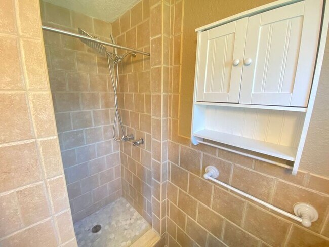 Building Photo - 908 Teatro Ct