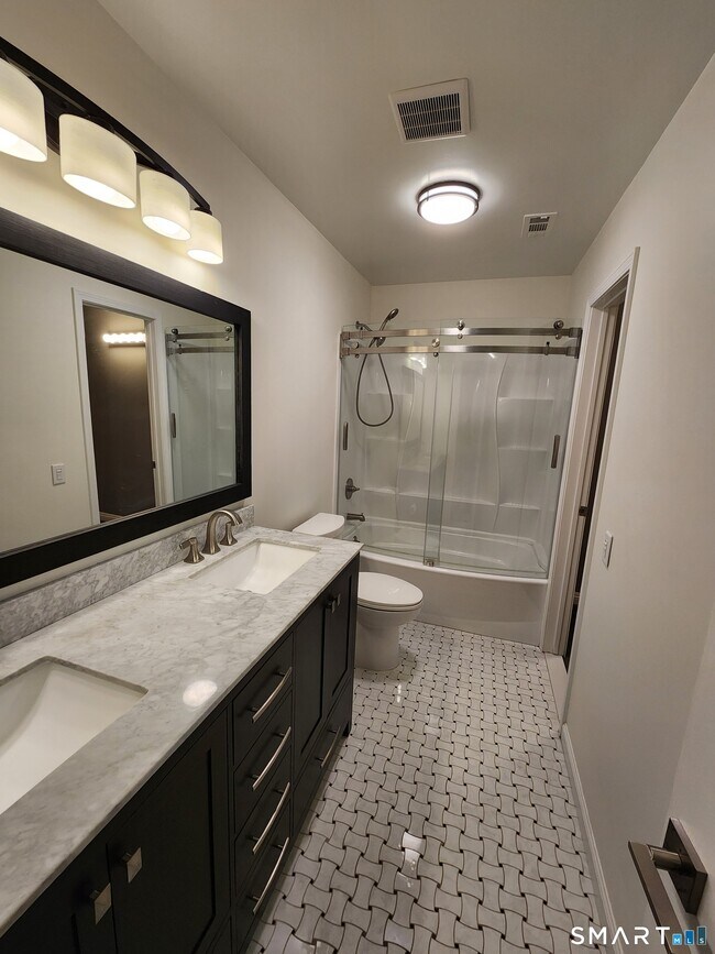 Building Photo - 55 Mill Plain Rd