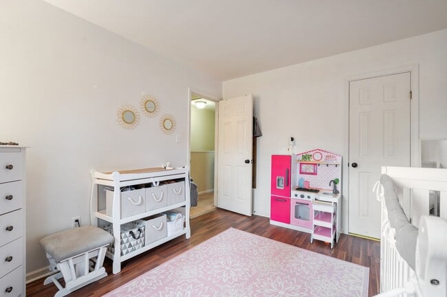 Building Photo - Central Newport News