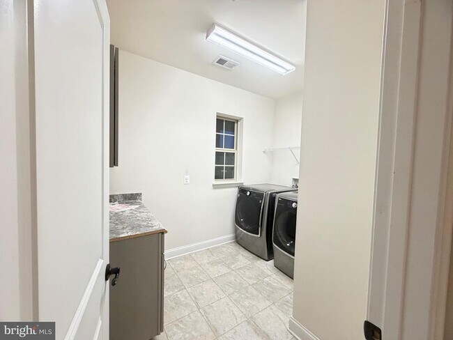 Building Photo - 3516 Timber Green Dr