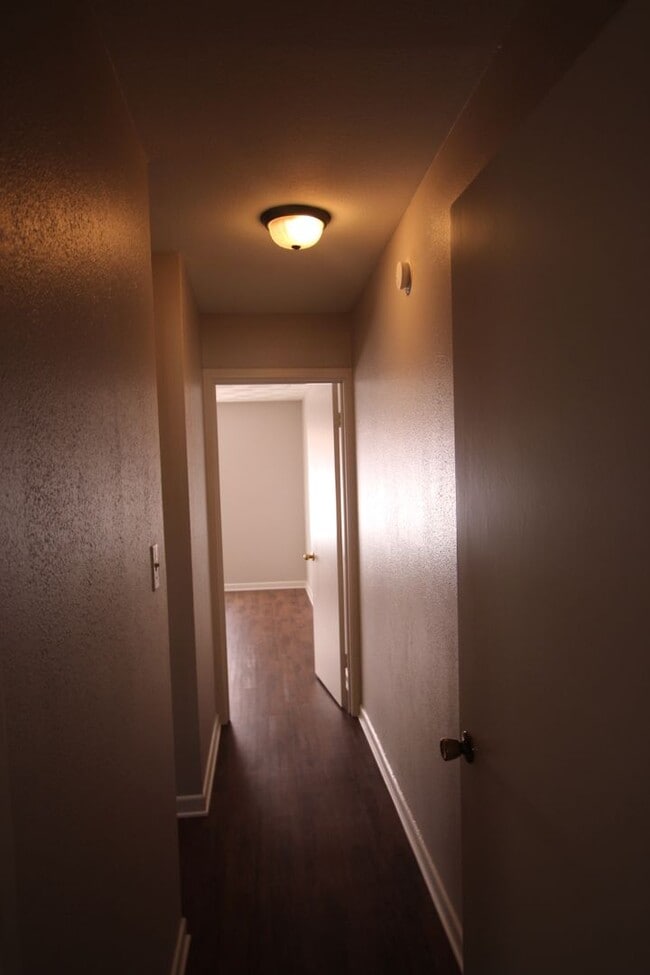 Building Photo - 1424 E Houston St