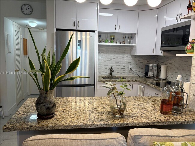 Building Photo - 98 Westbury E