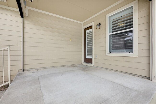 Building Photo - 4937 Hartson