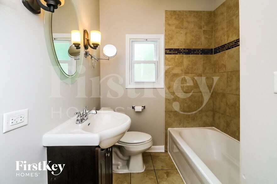 Building Photo - 18722 Hamlin Ave