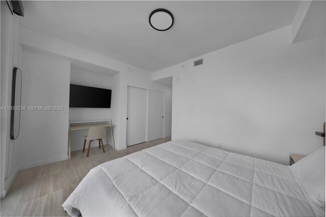 Building Photo - 580 72nd St