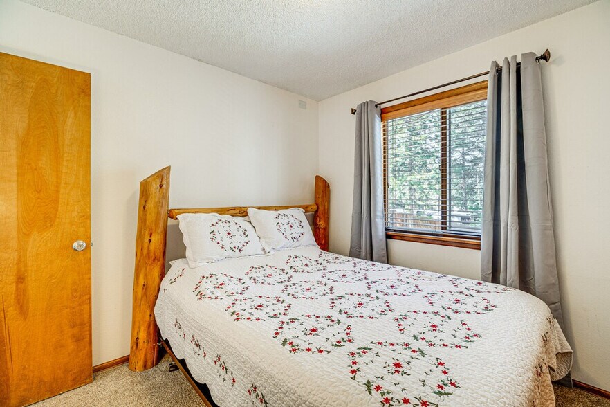 Building Photo - 320 E Gunnison Ave