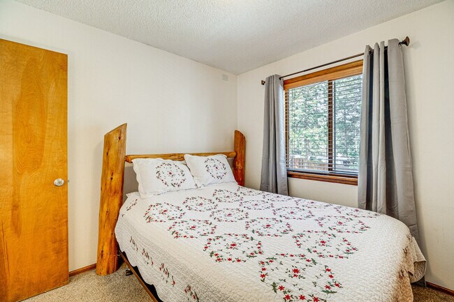 Building Photo - 320 E Gunnison Ave