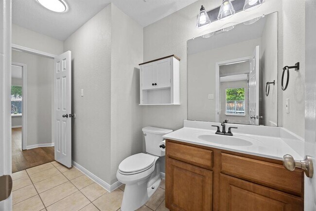 Building Photo - 806 Broken Trace Ct