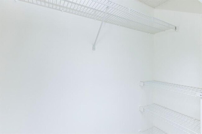 Building Photo - 1000 SW 125th Ave