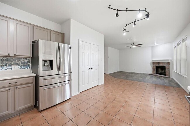 Building Photo - 1136 Beechwood Dr