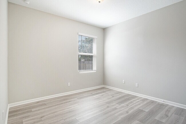 Building Photo - 1672 SW Bascom Ave