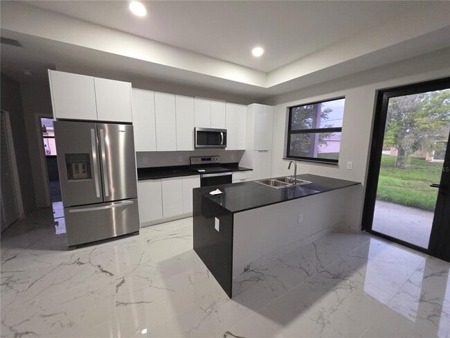 Building Photo - 1035 Kismet Pkwy W