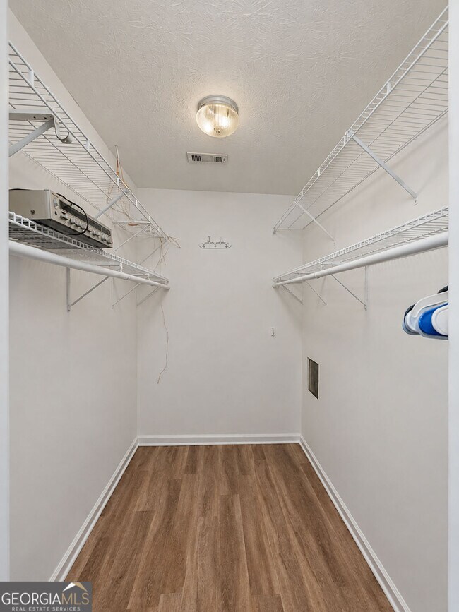Building Photo - 2657 Amberly Glen Dr