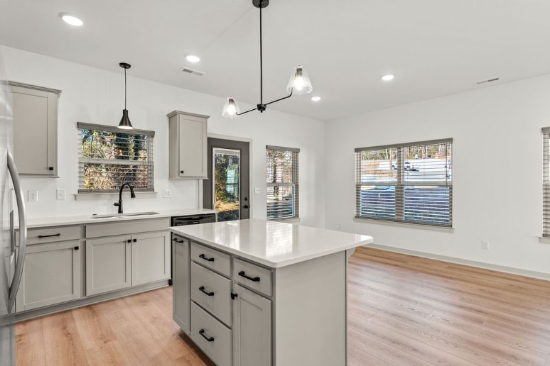 Building Photo - 311 W Broad St