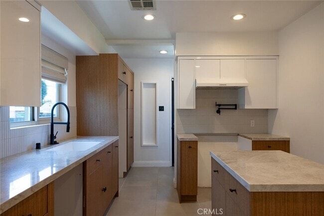 Building Photo - 1428 5th St