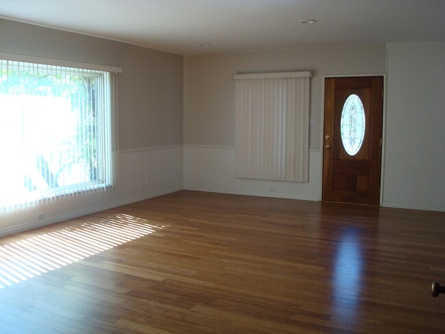 Building Photo - 4127 Ocana Ave