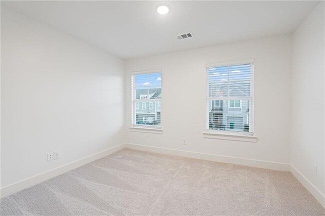 Building Photo - 5820 Calle Vis Dr