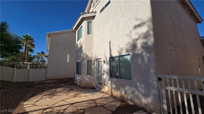 Building Photo - 9351 Pinewood Ridge St