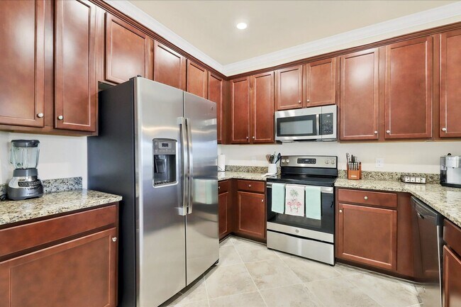 Building Photo - Seasonal Short-Term 3 Bedroom 2.5 Bathroom Townhouse located in Gran Paradiso!