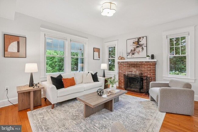 Building Photo - 2439 Monroe St NE