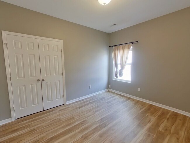Building Photo - 5293 N Toben Ct
