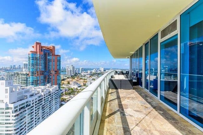 Building Photo - 100 South Pointe Dr