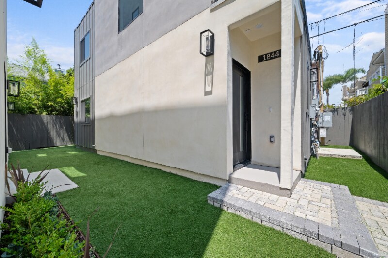 Building Photo - 1844 Stoner Ave