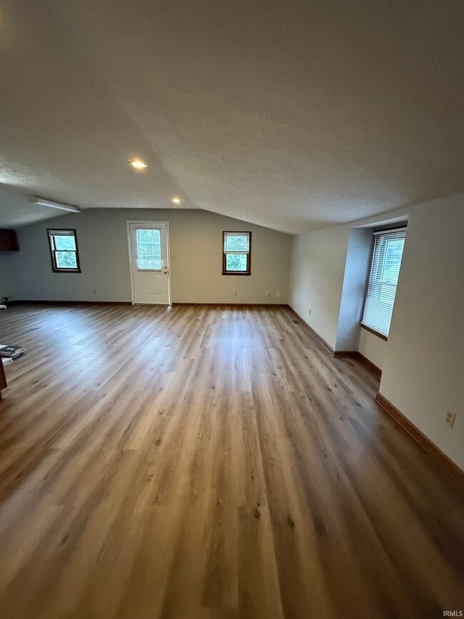 Building Photo - 1024 W Country Club Dr