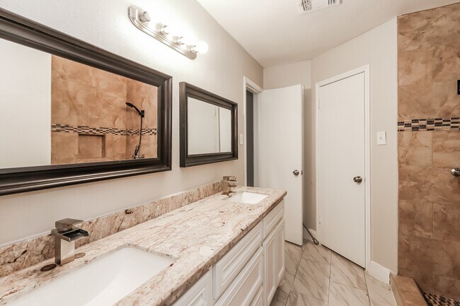 Building Photo - 15422 Pebble Lake Dr