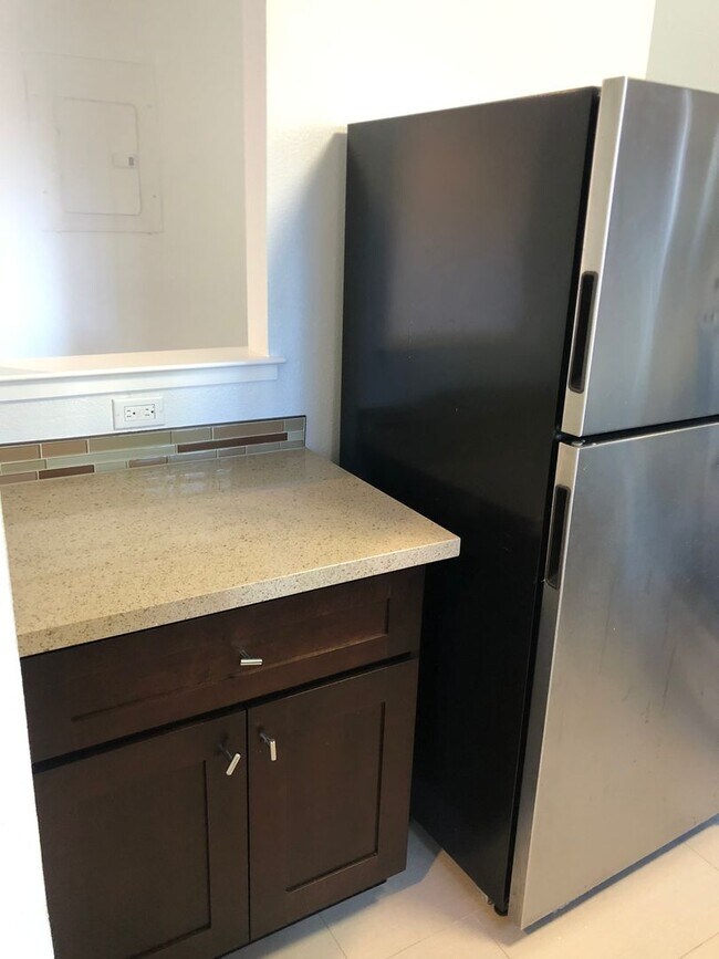 Building Photo - Must See Spacious Studio Apartment