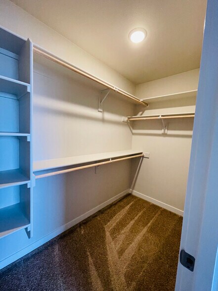 Building Photo - 3472 Deerfern Rd