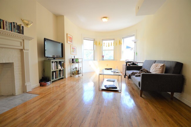 Building Photo - 1406 Beacon St