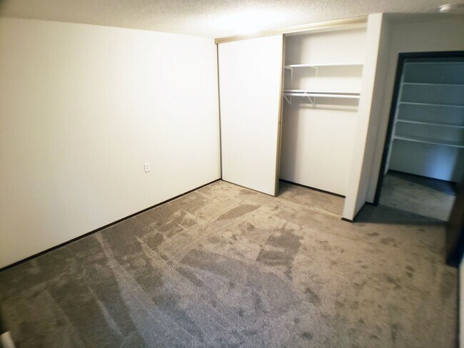 Building Photo - 1 Bedroom Apartment in Lonsdale